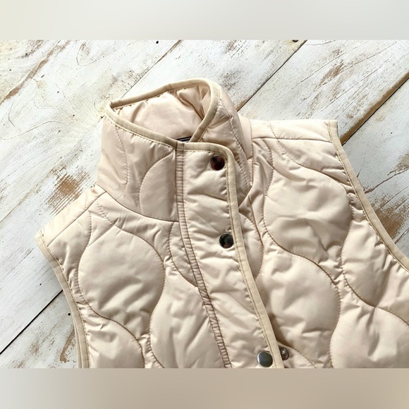 J. CREW Quilted warm signature puffer Excursion Vest cream EUC women’s sz xxs - Picture 11 of 15